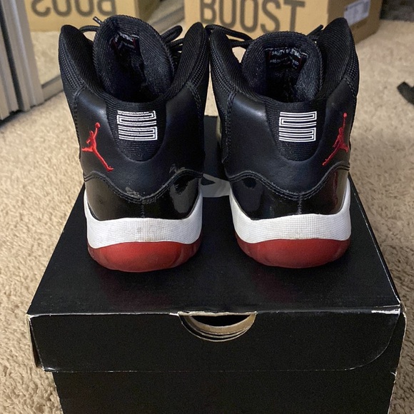 Air Jordan Bred 11 Retro (PS) - Picture 6 of 10